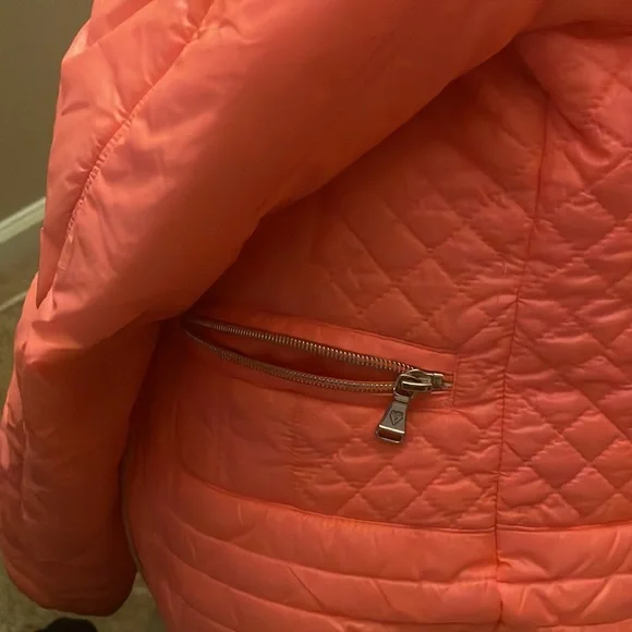 Guess light jacket. Mint condition. - Picture 8 of 8